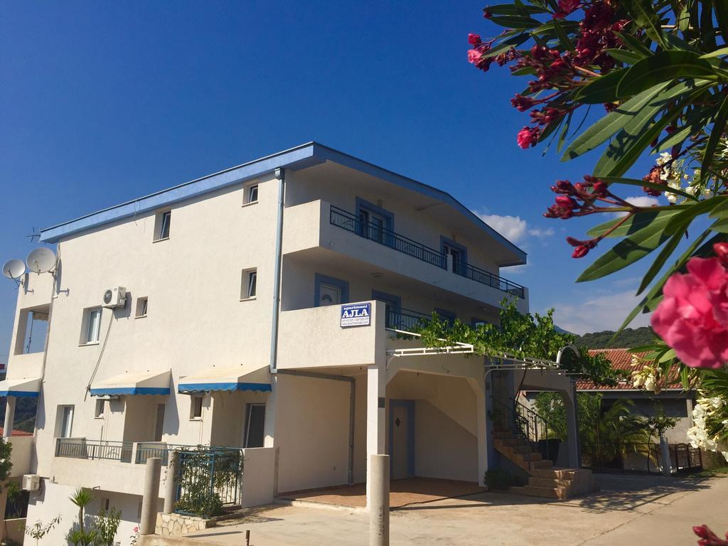 Apartments Ajla Утьеха Экстерьер фото