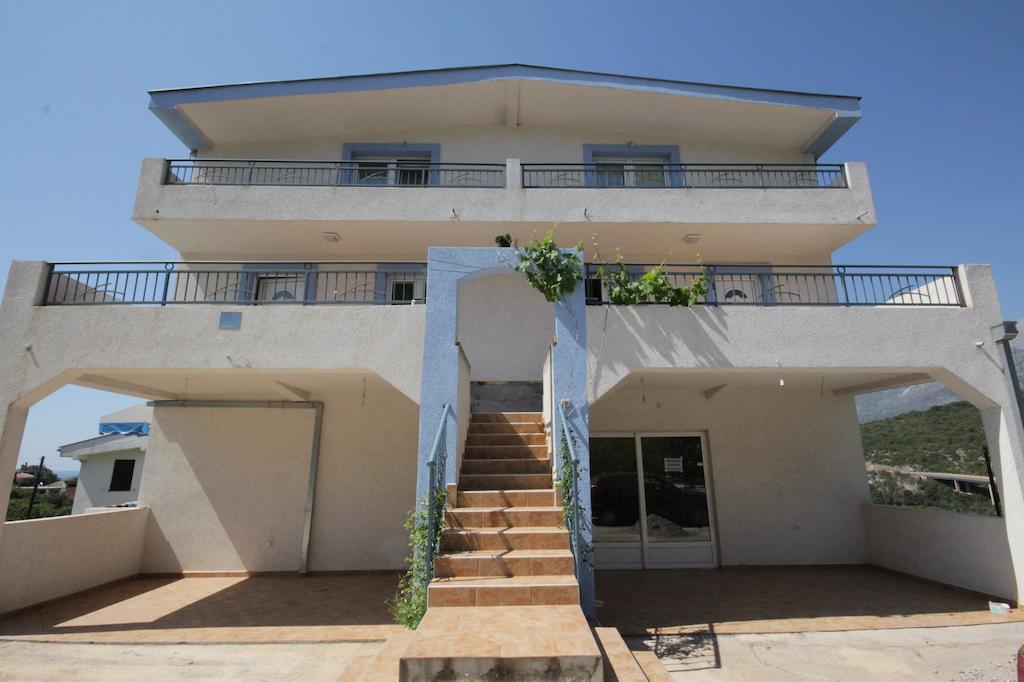 Apartments Ajla Утьеха Экстерьер фото