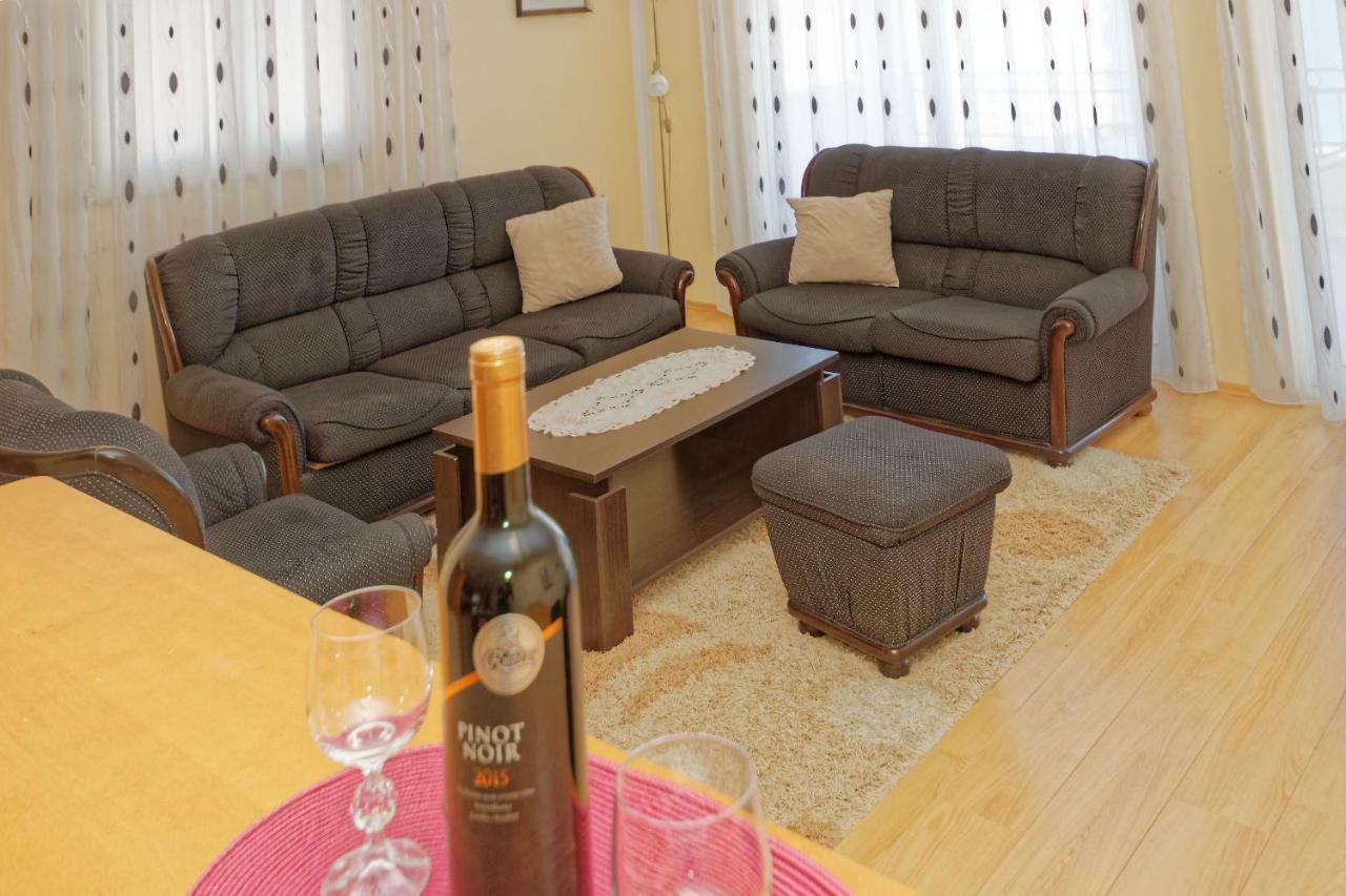 Apartments Ajla Утьеха Экстерьер фото